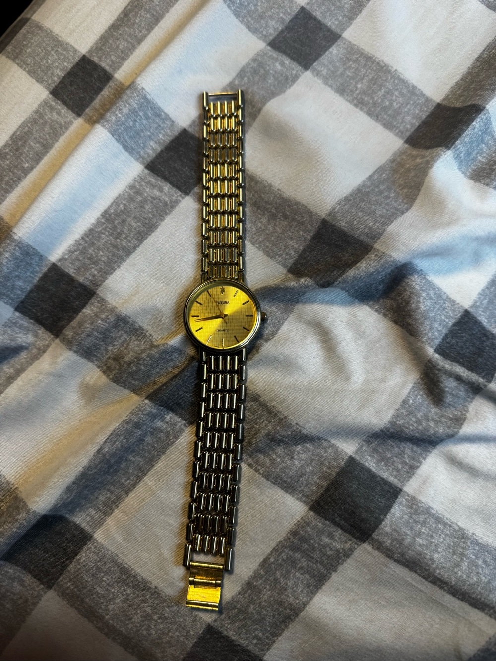 Classic Gold-Tone Men's Dress Watch with Metal Link Bracelet